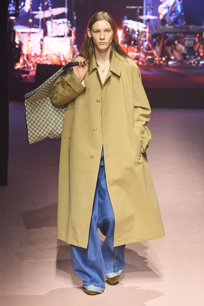 Look 15